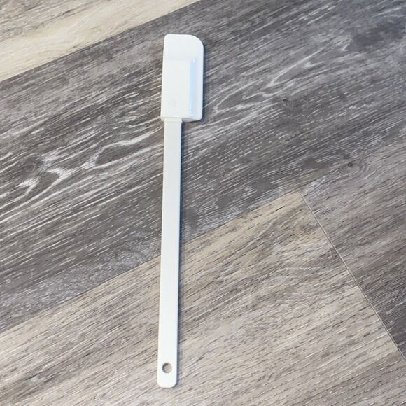 Pampered Chef Skinny Silicone Scraper 10 3/4" Long, #1655 - Picture 1 of 5